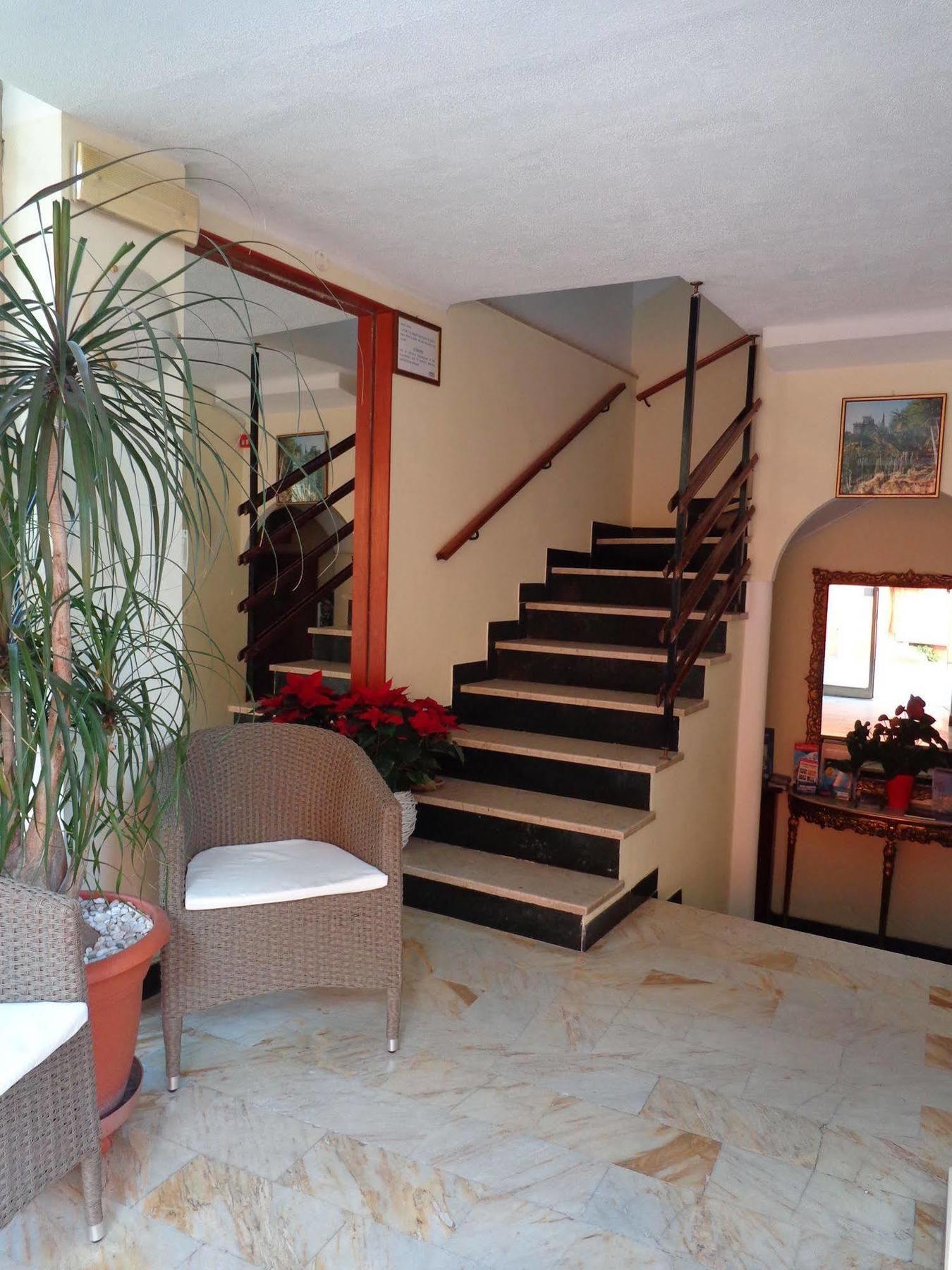 Hotel Lora Rda Luxury บอร์ดิเกรา ภายนอก รูปภาพ