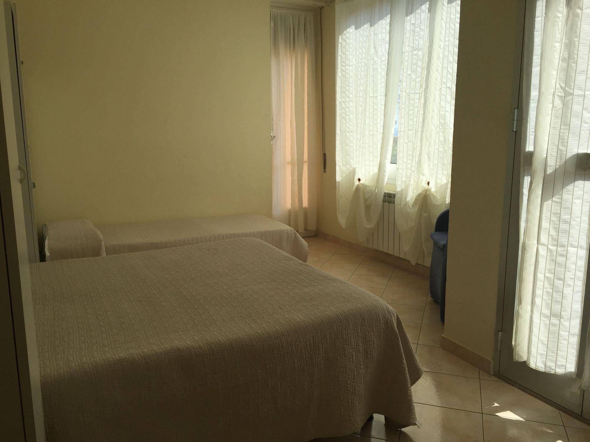 Hotel Lora Rda Luxury บอร์ดิเกรา ภายนอก รูปภาพ